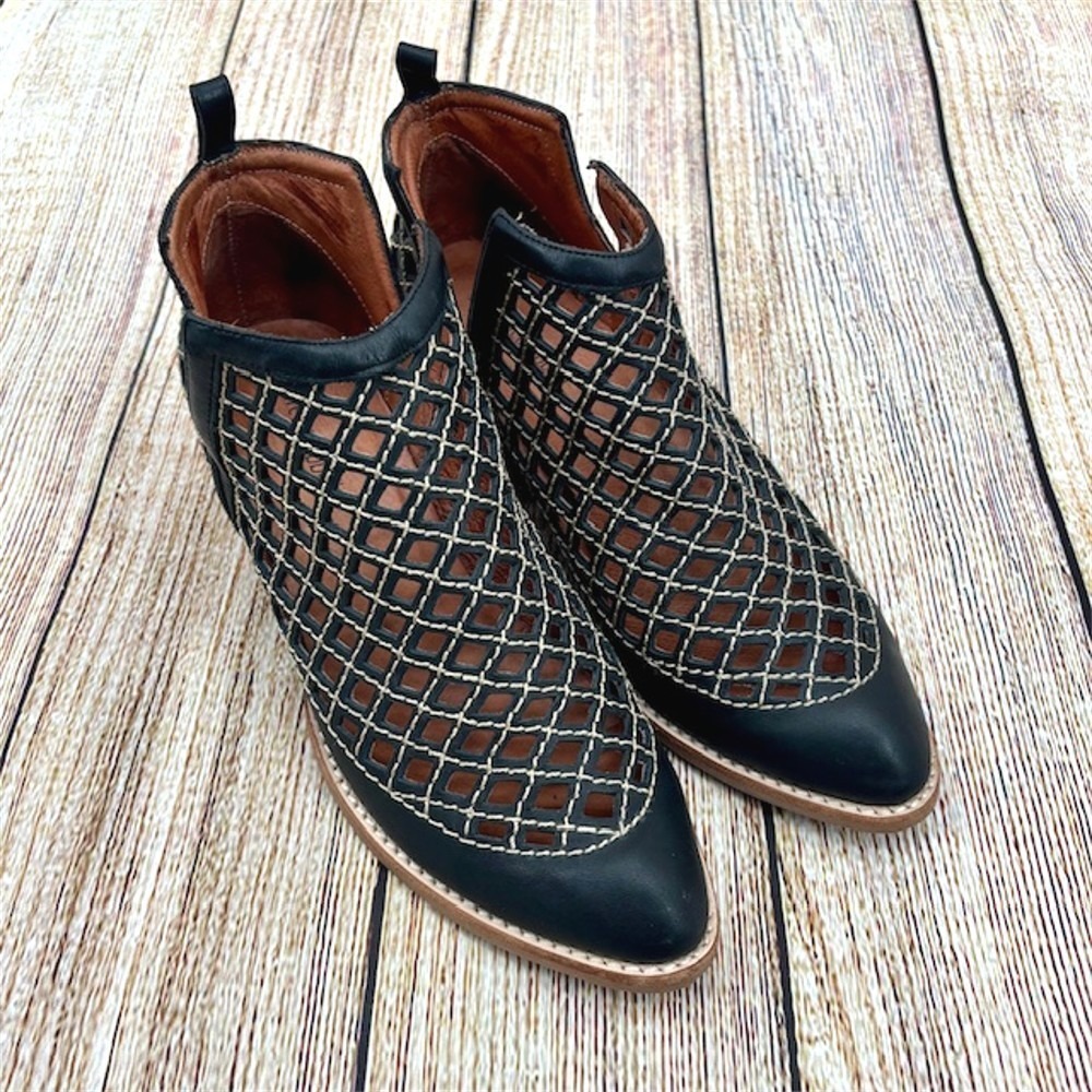 Jeffrey Campbell Taggart Women's Size 7.5 Black Leather Cut Out Ankle Booties‎